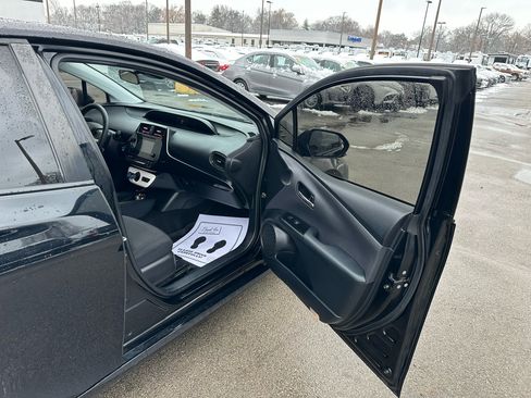 Used 2017 Toyota Prius Three Touring image 9