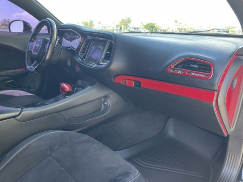 Used 2016 Dodge Challenger SRT Hellcat RWD image 7