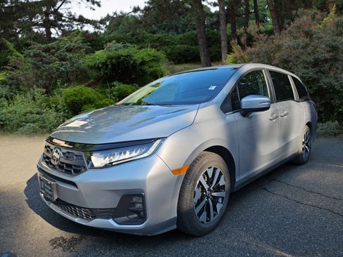 Used 2025 Honda Odyssey EX-L image 3