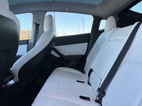 Used 2020 Tesla Model Y Long Range image 20