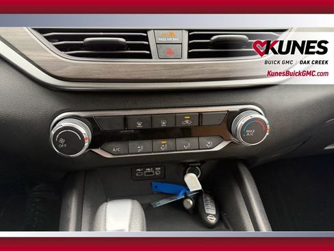 Used 2025 Nissan Altima 2.5 SV FWD image 19