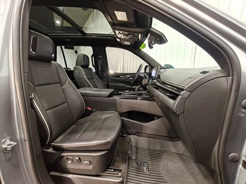 Used 2023 Cadillac Escalade Sport w/ LPO, ONYX Package image 36