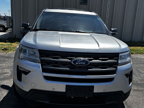 Used 2018 Ford Explorer XLT w/ Equipment Group 202A AWD/4WD image 8