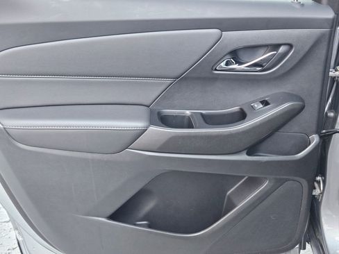 Used 2023 Chevrolet Traverse LT FWD image 22