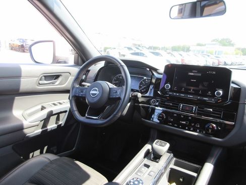 Used 2024 Nissan Pathfinder Rock Creek AWD/4WD image 25