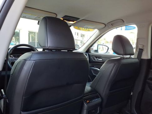 Used 2023 Nissan Pathfinder SL FWD image 10