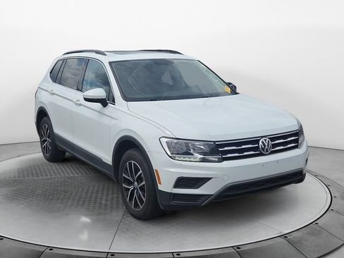 Used 2021 Volkswagen Tiguan SE w/ Panoramic Sunroof Package FWD image 7