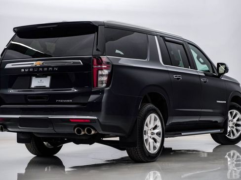 Used 2022 Chevrolet Suburban Premier w/ Premium Package AWD/4WD image 9