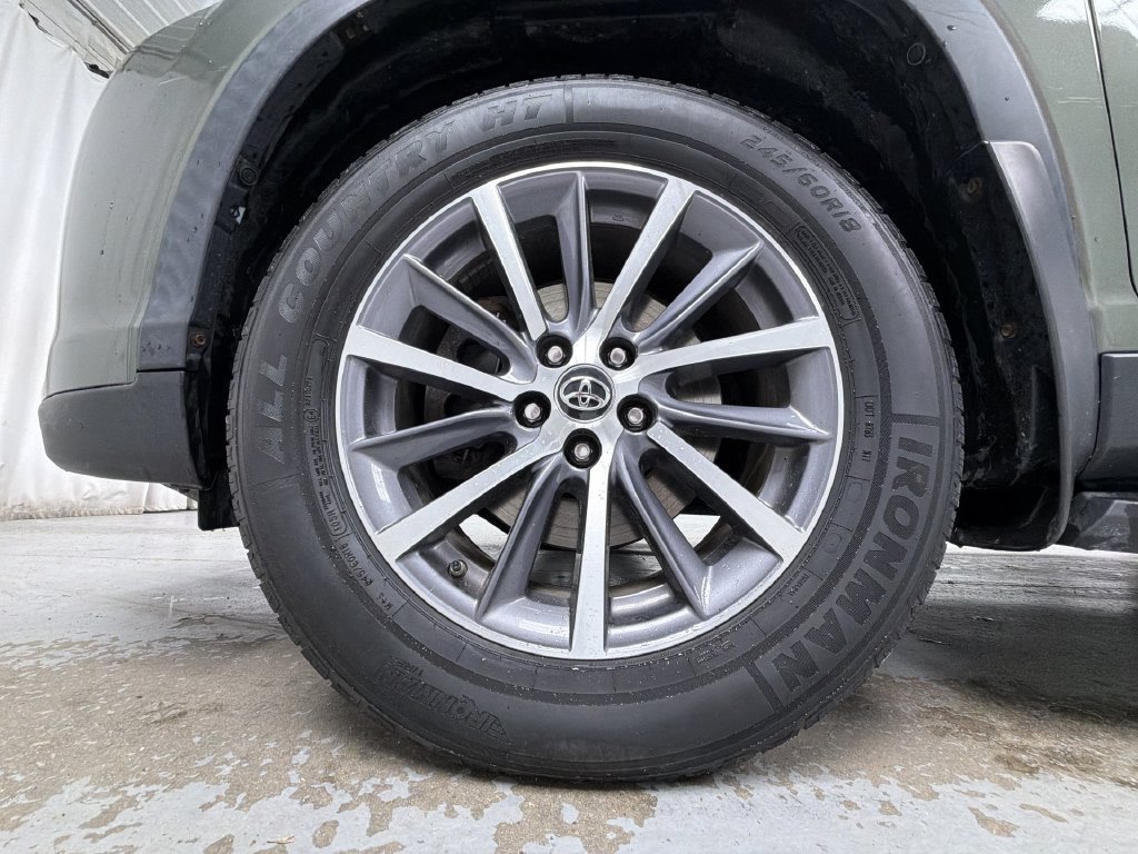 Used 2019 Toyota Highlander XLE AWD/4WD image 14