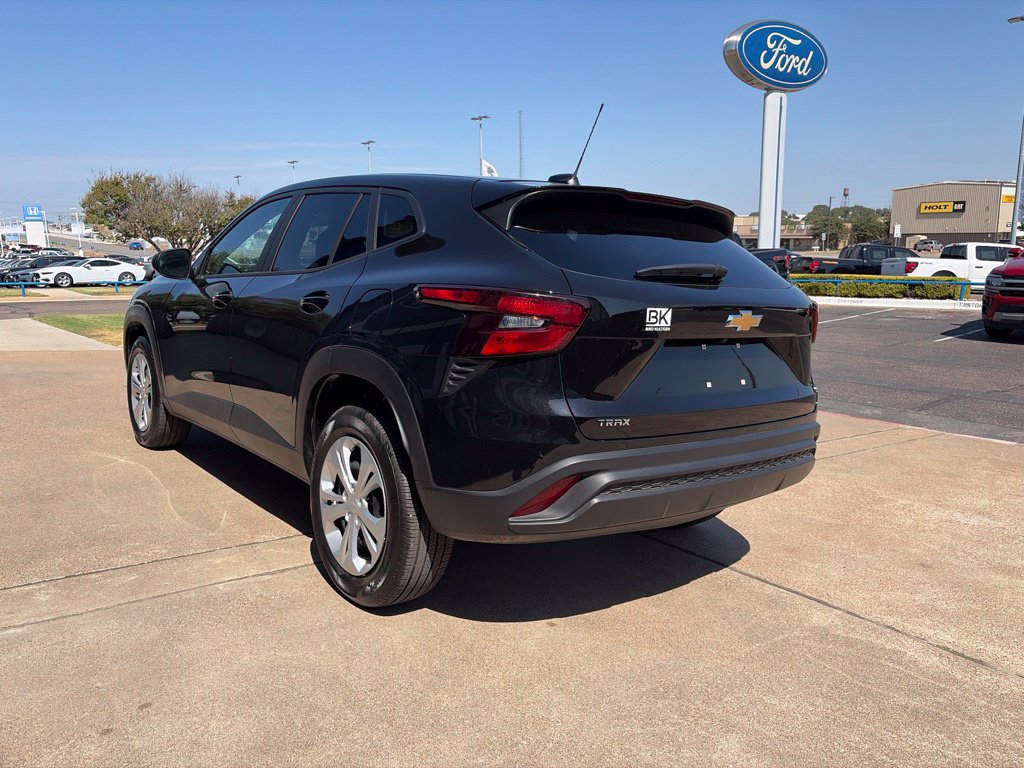 Used 2026 Chevrolet Trax LS FWD image 5