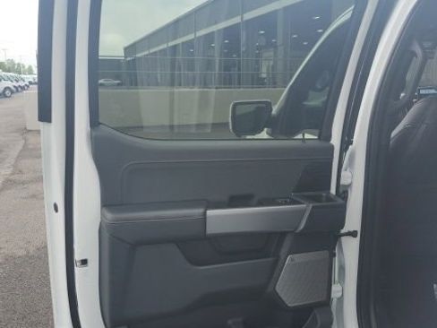 New 2025 Ford F150 Lightning Lariat image 38