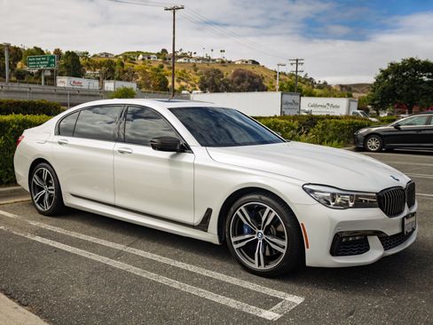 Used 2018 BMW 740i RWD image 3