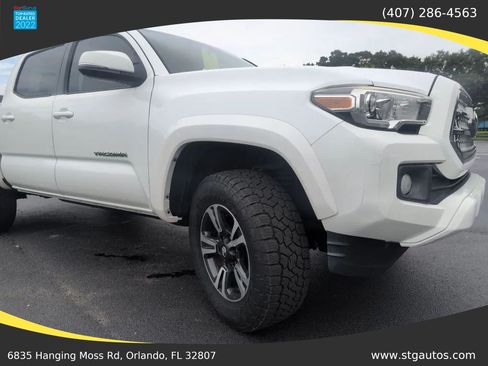 Used 2017 Toyota Tacoma TRD Sport w/ Premium & Technology Package AWD/4WD image 9
