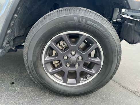 Used 2021 Jeep Gladiator Overland w/ Popular Equipment Package image 16