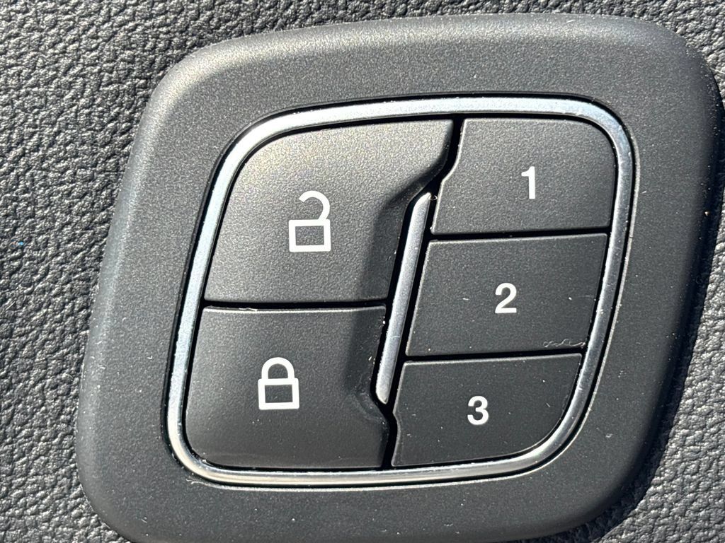 Certified 2020 Ford Escape Titanium AWD/4WD image 31