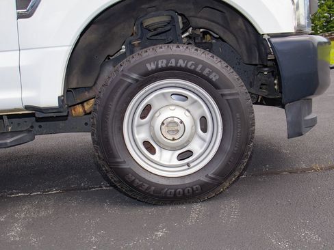 Used 2017 Ford F350 XL AWD/4WD image 8