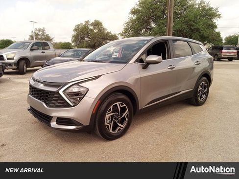 Used 2025 Kia Sportage LX image 1