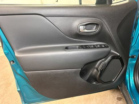 Used 2022 Jeep Renegade Altitude w/ Convenience Group AWD/4WD image 22