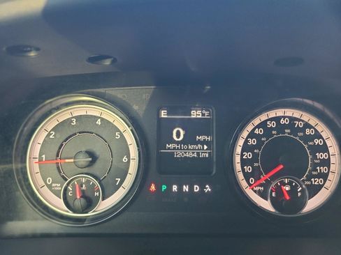 Used 2019 RAM 1500 Classic SLT RWD image 13