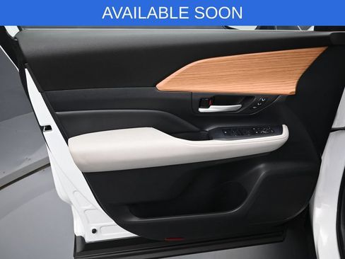 Certified 2024 Toyota Grand Highlander AWD image 11