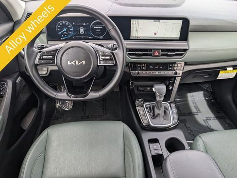 Certified 2025 Kia Seltos SX w/ SX Sunroof Package image 21