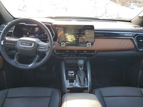 Used 2024 GMC Canyon AT4 w/ AT4 Premium Package image 9