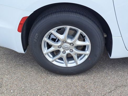 New 2026 Chrysler Pacifica Select FWD image 5