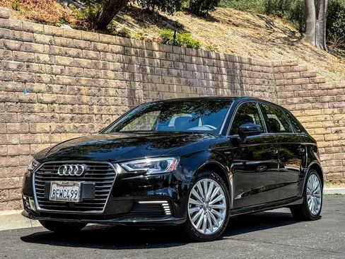Used 2018 Audi A3 e-tron Premium FWD image 2