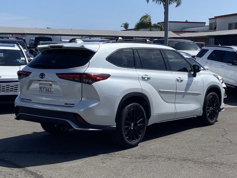 Used 2023 Toyota Highlander XSE AWD/4WD image 3