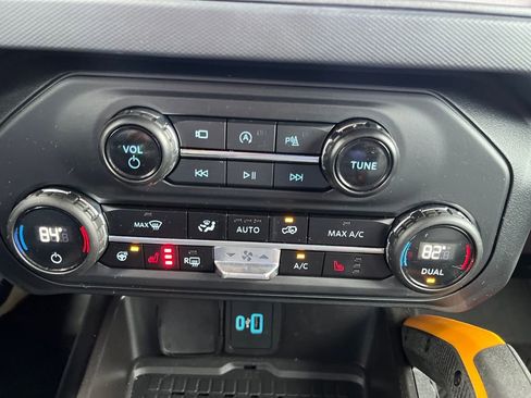 Used 2024 Ford Bronco Badlands image 32