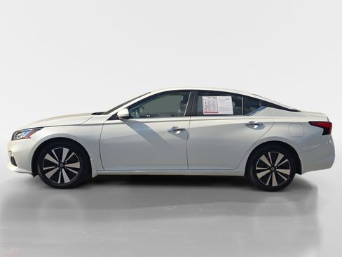 Used 2022 Nissan Altima 2.5 SV FWD image 2