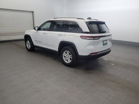 Used 2023 Jeep Grand Cherokee Laredo AWD/4WD image 3