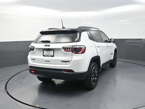 Used 2026 Jeep Compass Trailhawk AWD/4WD image 9