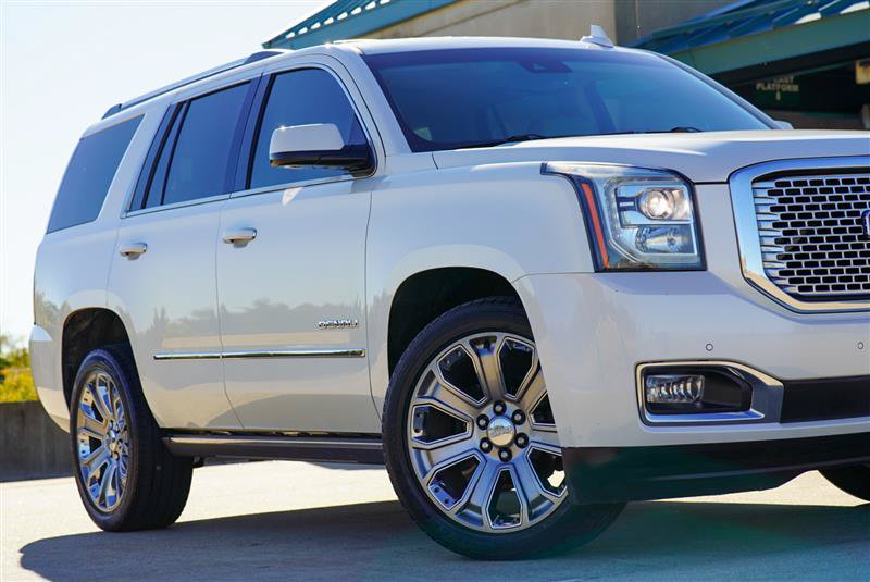 Used 2015 GMC Yukon Denali w/ Premium Package AWD/4WD image 12