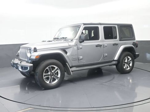 Used 2019 Jeep Wrangler Unlimited Sahara AWD/4WD image 2