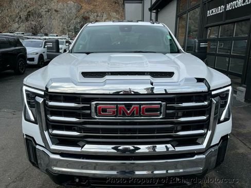 Used 2024 GMC Sierra 2500 SLE w/ SLE Value Package; image 9