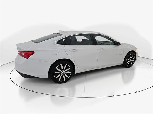 Used 2018 Chevrolet Malibu LT w/ Leather Package image 5