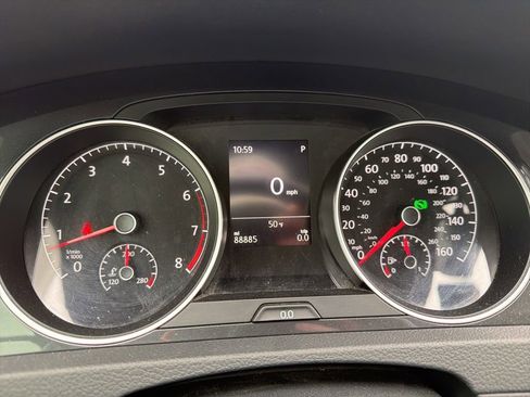 Used 2019 Volkswagen Golf S image 6