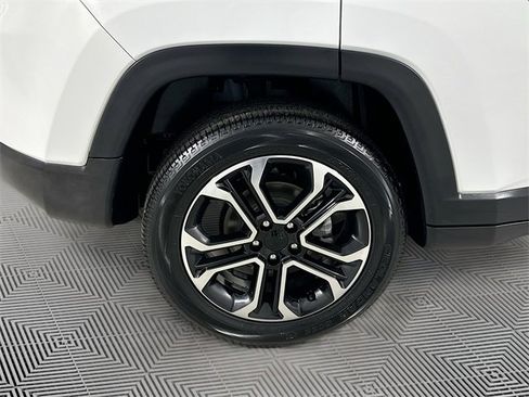 Used 2022 Jeep Compass Limited image 31