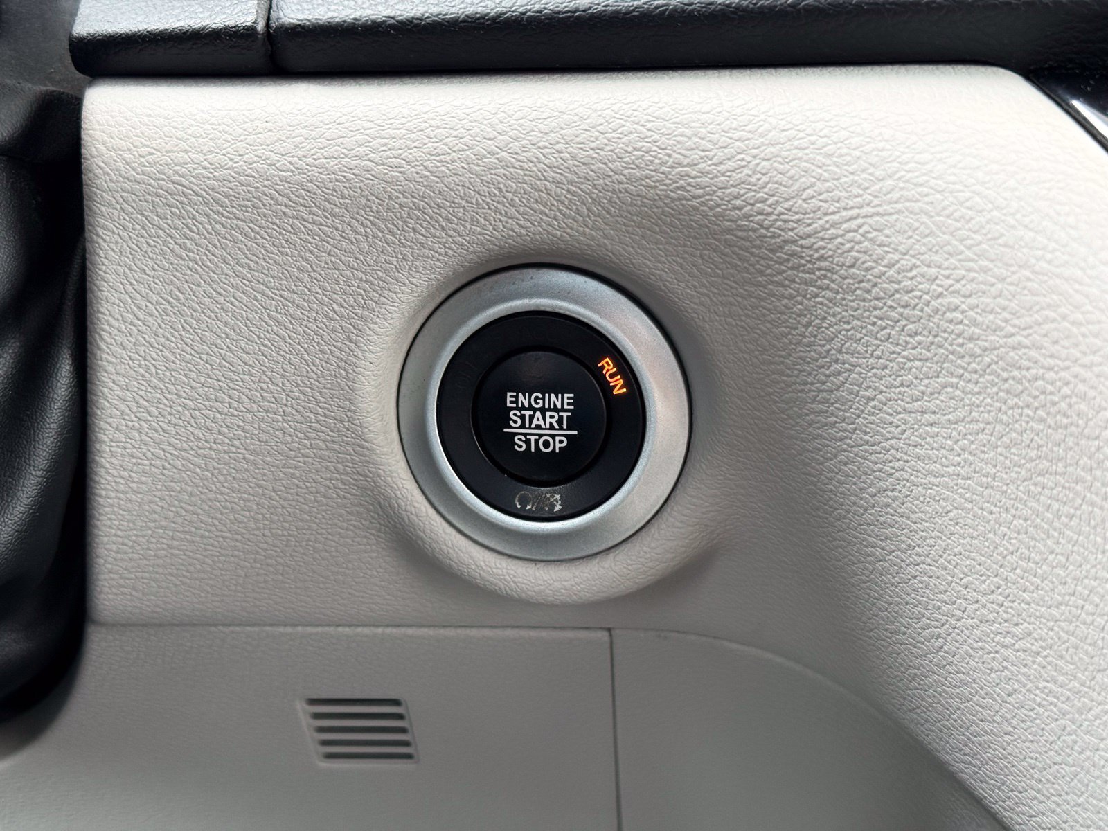 Used 2018 Chrysler Pacifica Touring Plus FWD image 43