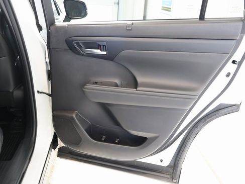 Used 2022 Toyota Highlander XSE image 32