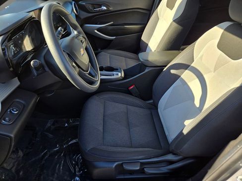 Used 2025 Chevrolet Trax LS FWD image 10