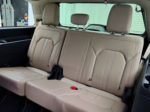 Used 2023 Ford Expedition Limited image 23