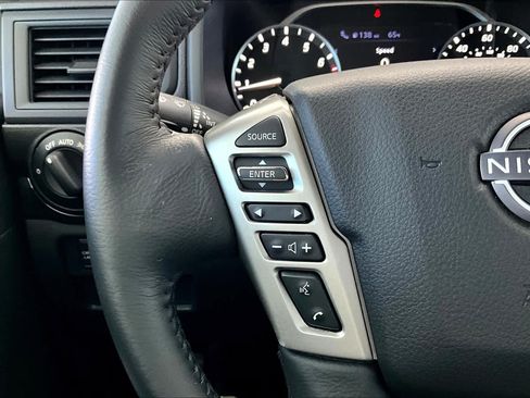 Used 2023 Nissan Titan SV w/ SV Convenience Package RWD image 23