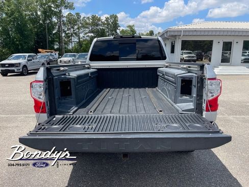 Used 2019 Nissan Titan PRO-4X w/ Pro-4x Convenience Package AWD/4WD image 14