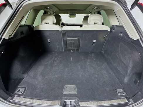 Used 2022 Volvo XC60 B5 Momentum image 31