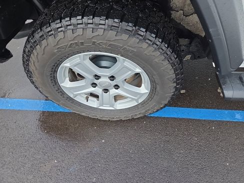 Used 2021 Jeep Wrangler Unlimited Sport image 3