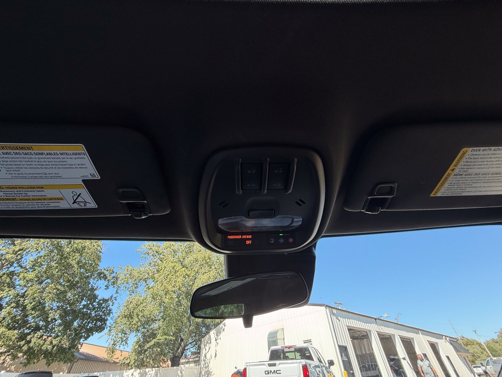 Used 2025 Chevrolet Trax RS w/ Sunroof Package FWD image 22