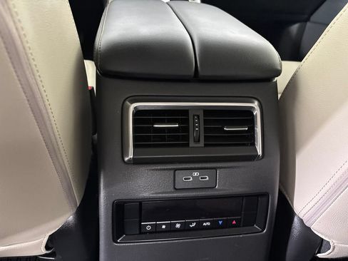 Used 2024 MAZDA CX-90 3.3 Turbo w/ Preferred Package AWD/4WD image 26