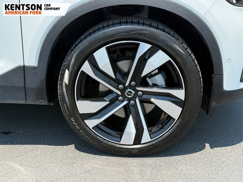 Used 2025 Volvo XC40 B5 Plus AWD/4WD image 12